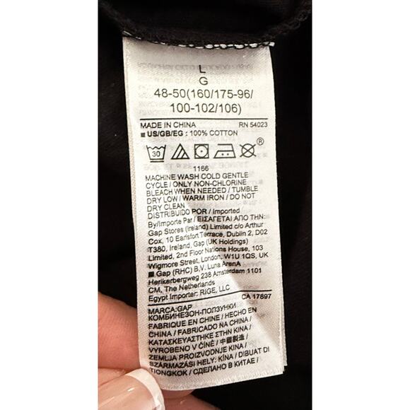 Gap x Keith Haring Women's Black Cropped T Shirt Men Holding Heart Love NWT L - Picture 6 of 6